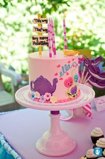 A Beautiful Alice In Wonderland Party