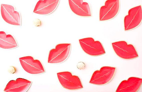 A Red Lip Plates – Valentines Day Decorations