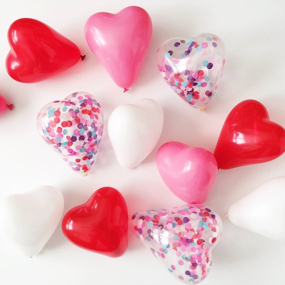 A Valentine’s Day mini heart latex balloons